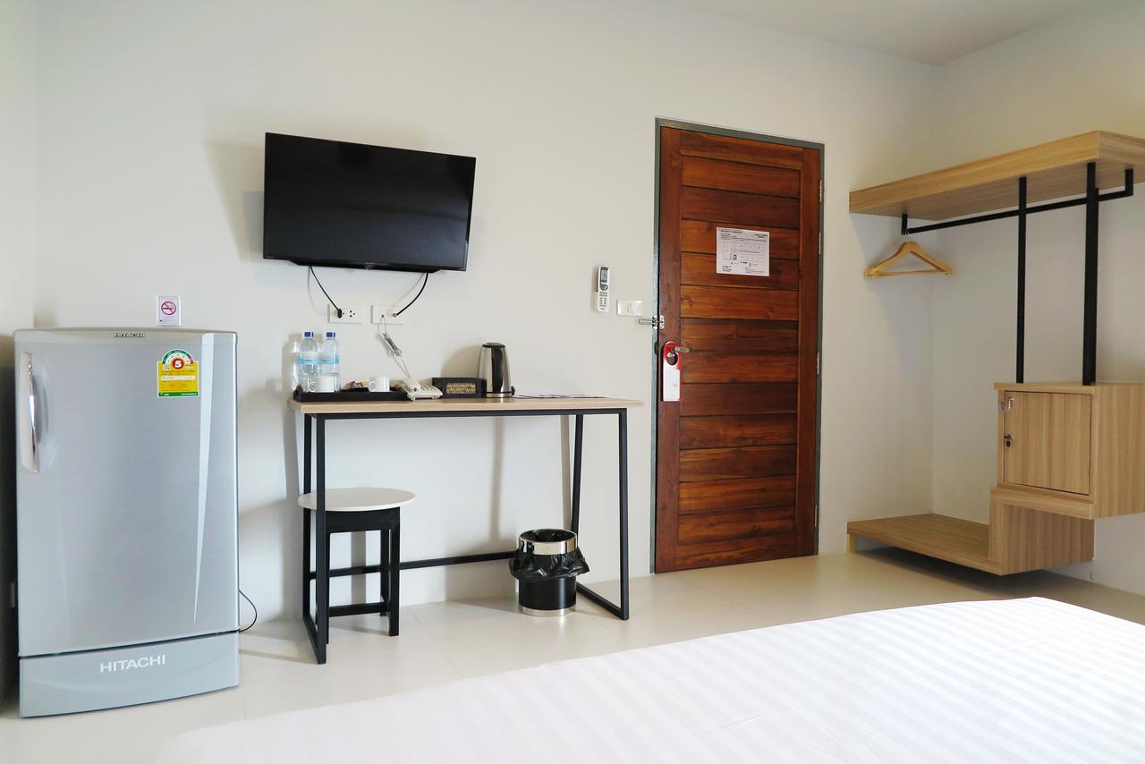 Phuket Marine Poshtel - Sha Plus Chalong Exterior foto